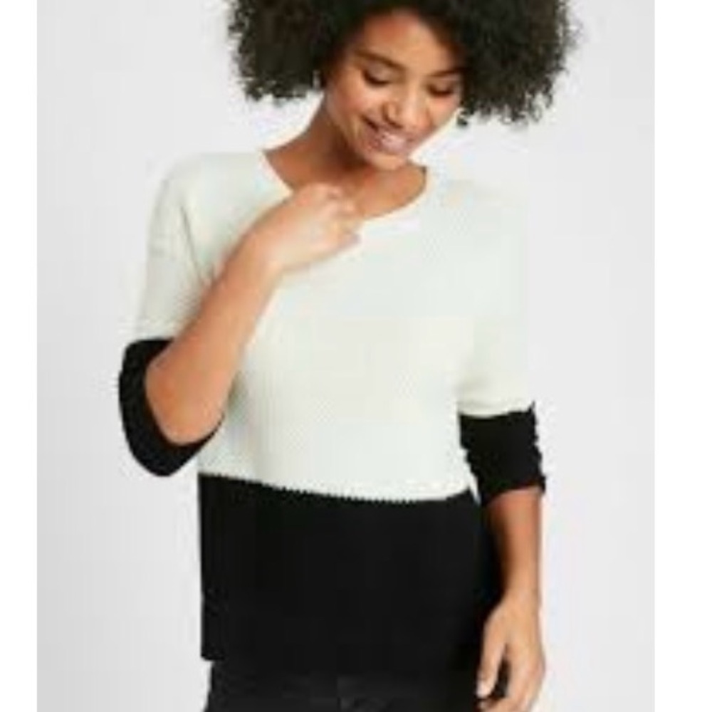 Banana Republic Two-Tone Sweater - Cream and Black 21 ptp unstretched
